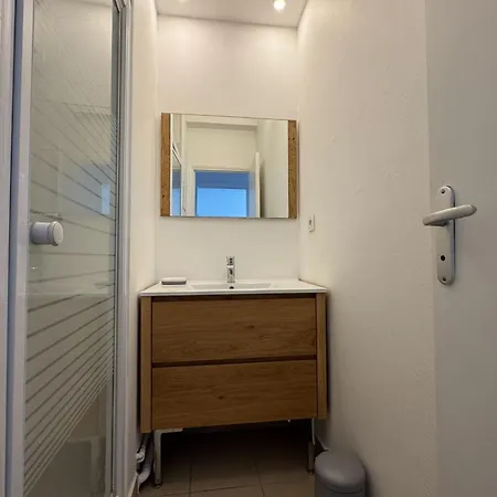Apartment Charming T2 Close To The Train Station - *