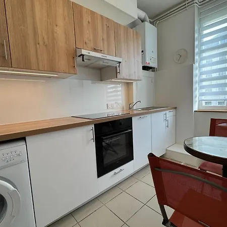 Apartment Charming T2 Close To The Train Station - *
